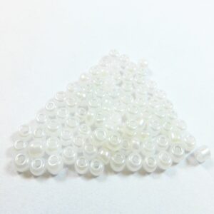 Γυάλινες χάντρες seed λευκό περλέ 4mm/18gr περίπου 200 χάντρες