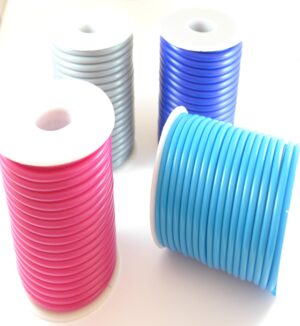 Καουτσούκ στρογγυλό κορδόνι 4mm με τρύπα 1.5mm/μέτρο