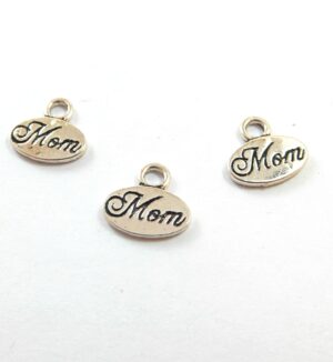 Mom οβάλ ασημί μεταλλικό κρεμαστό 11x13mm