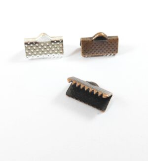 Ακροδέκτης  σκαλιστός μεταλλικός 13x6mm για κορδόνι πλακέ 13mm