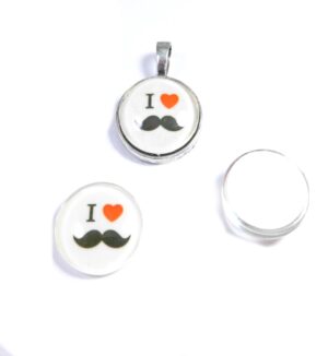 I Love Μουστάκι λευκό γυάλινο καμπουσόν 18mm