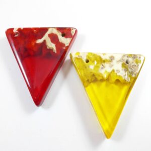 Τρίγωνο ημιδιάφανο plexiglass-ξύλο κρεμαστό 40x46mm