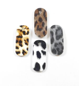 Οβάλ πλακέ animal-print από συνθετικό δέρμα κρεμαστό 29x13mm