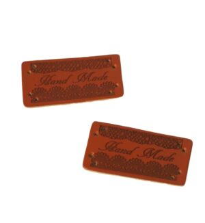 Παραλληλόγραμμη ετικέτα Hand Made  με λουλούδια κάμελ δερματίνη 40x20mm