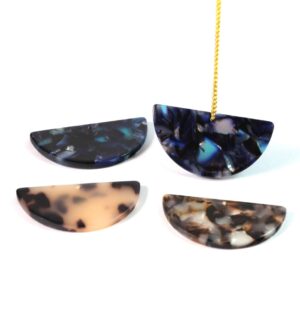 Ημικύκλιο πολύχρωμο κρεμαστό plexiglass 37x18mm