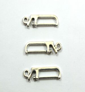 Πριόνι μεταλλικό κρεμαστό ασημί αντικέ 25x6mm