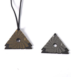 Triangle με illusion design μάτ διάτρητο plexiglass κρεμαστό 28x34.5mm