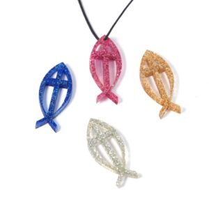 Ψάρι περίγραμμα με σταυρό κρεμαστό glitter  χρώμα plexiglass 34x14mm