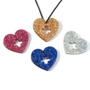 Καρδούλα με σταυρό glitter plexiglass κρεμαστό 19x21.5mm