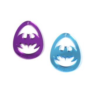 Αυγό με Batman  διάτρητο και επιγραφή ''Καλό Πάσχα''  μεταλλικό χρώμα κρεμαστό 56x42mm