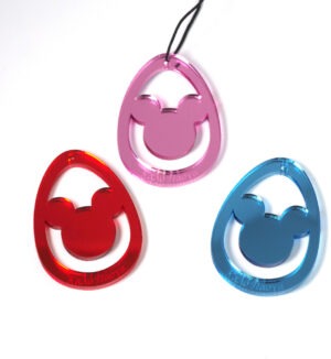 Αυγό με Mickey Mouse διάτρητο  και επιγραφή ''Καλό Πάσχα'' μεταλλικό  χρώμα plexiglass  κρεμαστό 56x42mm