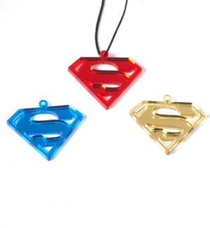 Superman μεγάλο διάτρητο μεγάλο μεταλλικό χρώμα plexiglass κρεμαστό 33x38mm