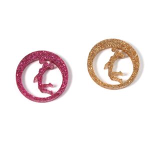 Αθλήτρια Volley σερβίς διάτρητο μεταλλικό χρώμα glitter plexiglass κρεμαστό 34x34mm