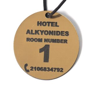 Ταυτότητα για μπρελόκ Δωματίων Ξενοδοχείου σε χρυσό-μαύρο μάτ plexiglass στρογγυλή με την ονομασία του ξενοδοχείου σας και 30 αριθμούς της επιλογής σας για τα δωμάτια 40mm/30 τμχ