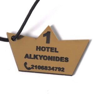 Ταυτότητα για μπρελόκ Δωματίων Ξενοδοχείου σε χρυσό-μαύρο μάτ plexiglass καραβάκι με την ονομασία του ξενοδοχείου σας και 30 αριθμούς της επιλογής σας για τα δωμάτια 28x50mm/30 τμχ