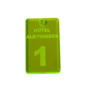 Ταυτότητα για μπρελόκ Δωματίων Ξενοδοχείου κίτρινο νέον plexiglass μικρή κάθετη παραλληλόγραμμη με την ονομασία του ξενοδοχείου σας και 30 αριθμούς της επιλογής σας για τα δωμάτια 37x24mm/30 τμχ