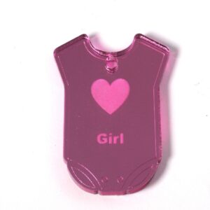 Φορμάκι μωρού ''GIRL'' με καρδούλα σε ροζ μεταλλικό χρώμα plexiglass κρεμαστό 42x31mm