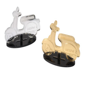 Vespa μεταλλικό χρώμα plexiglass 93x72mm επιτραπέζιο διακοσμητικό σε οβάλ μαύρη plexiglass βάση 78x35mm