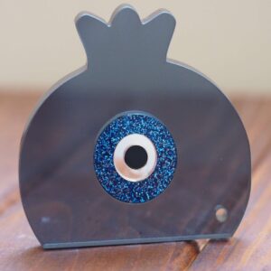Ρόδι με μπλέ glitter-ασημί-μαύρο ματάκι σε μαύρο ημιδιάφανο plexiglass επιτραπέζιο διακοσμητικό 80x85x8mm