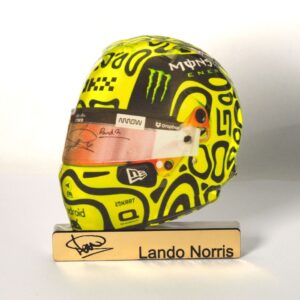 Κράνος Lando Norris με υπογραφή plexiglass επιτραπέζιο διακοσμητικό 86x77x8mm