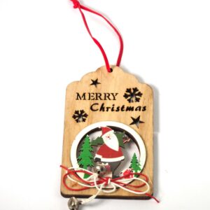 Κάθετο Παραλληλόγραμμο στολίδι Merry Christmas με Άγιο Βασίλη & καμπανάκια φυσικό ξύλινο κρεμαστό 120x73mm με σπάγγο 6.5cm