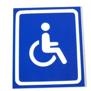 Παραλληλόγραμμη Πινακίδα "ΑΜΕΑ" αυτοκόλλητη εκτυπωμένη σε λευκό plexiglass 12x10cm