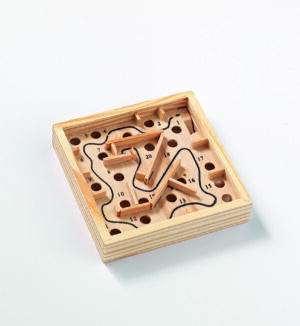 Ξύλινο παιχνίδι λαβύρινθος 11×11×2,5 cm /10 τμχ