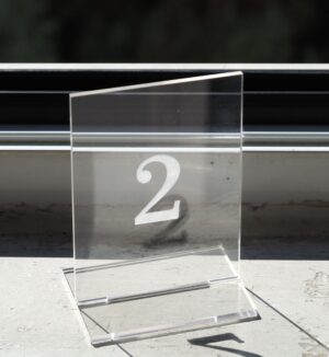 Στάντ με αριθμούς τις επιλογής σας διάφανο plexiglass & βάση επιτραπέζιο 103x80mm/10 τμχ