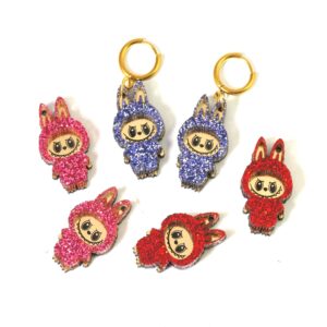 Σκουλαρίκια με Labubu glitter plexiglass 30x17mm και κρίκο χρυσό ατσάλι 14mm