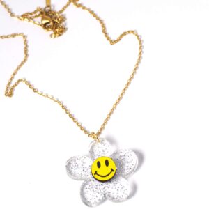 Κολιέ με Μαργαρίτα & Smile Face διάφανο glitter & darvin plexiglass 30x32mm σε cross πλακέ χρυσή αλυσίδα ατσάλι 1.5mm μήκους 39cm και επέκταση 5cm