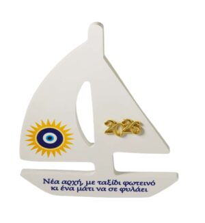 2026 Γούρι Ιστιοπλοϊκό με Μάτι ήλιο "Νέα αρχή με ταξίδι φωτείνο κι ένα μάτι να σε φυλάει" κεραμικό λευκό επιτραπέζιο διακοσμητικό 130x90x10mm