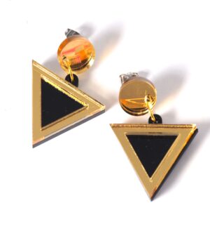 Σκουλαρίκια Triangle & Round καρφωτά μαύρο-χρυσό plexiglass με καρφί μεταλλικό ατσάλι 42x30mm