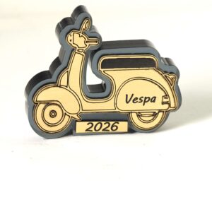 2026 Γούρι Vespa επιτραπέζιο διακοσμητικό χρυσό-μαύρο plexiglass 59x45mm