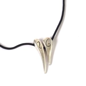 Έτοιμο κολιέ 26 Heart Assymetrical minimal ασημί μεταλλικό χαλκός κρεμαστό 32x15mm και κορδόνι 1.5mm μαύρο μάτ πολυεστερικό
