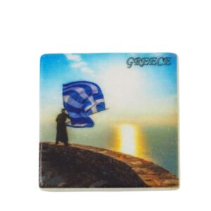 Greece με ιερέα με Ελληνική σημαία μαγνητάκι μάρμαρο Θάσου λευκό τετράγωνο 5x5x0.7cm