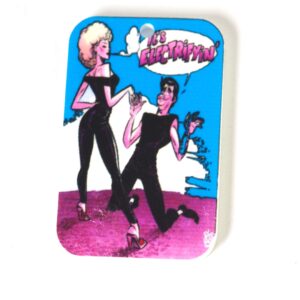 Grease it’s electrifying σε λευκό παραλληλόγραμμο plexiglass κρεμαστό 50x33mm
