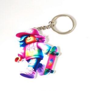 Μπρελόκ Κορίτσι Roblox πολύχρωμο με skate φιγούρα plexiglass 70x53mm με κρίκο & αλυσίδα 25mm