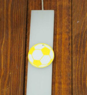Λαμπάδα με Κίτρινη Μπάλα Ποδοσφαίρου κερί λευκή φαρδιά παραλληλόγραμμη 30×4.6×1.3cm