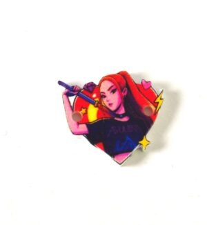 Καρδιά με Mira KPop Demon Hunter σε λευκό plexiglass σύνδεσμος 20x20mm