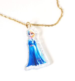 Κολιέ με Έλσα Frozen πολύχρωμη σε διάφανο glitter plexiglass 41x24mm σε cross πλακέ χρυσή αλυσίδα ατσάλι 1.5mm μήκους 39cm και επέκταση 5cm