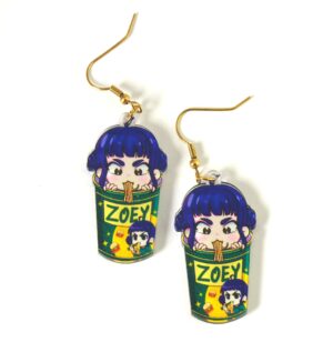 Σκουλαρίκια με Zoey KPop Demon Hunter τρώγοντας noodles plexiglass 40x23mm και γάντζους χρυσούς ατσάλι