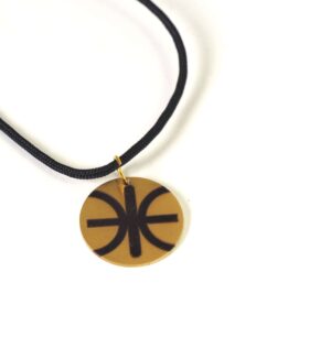 Κολιέ ατσάλι Δελφικό Έψιλον σε στρογγυλό 20mm  και κορδόνι μαύρο πολυεστερικό μάτ 1.5mm